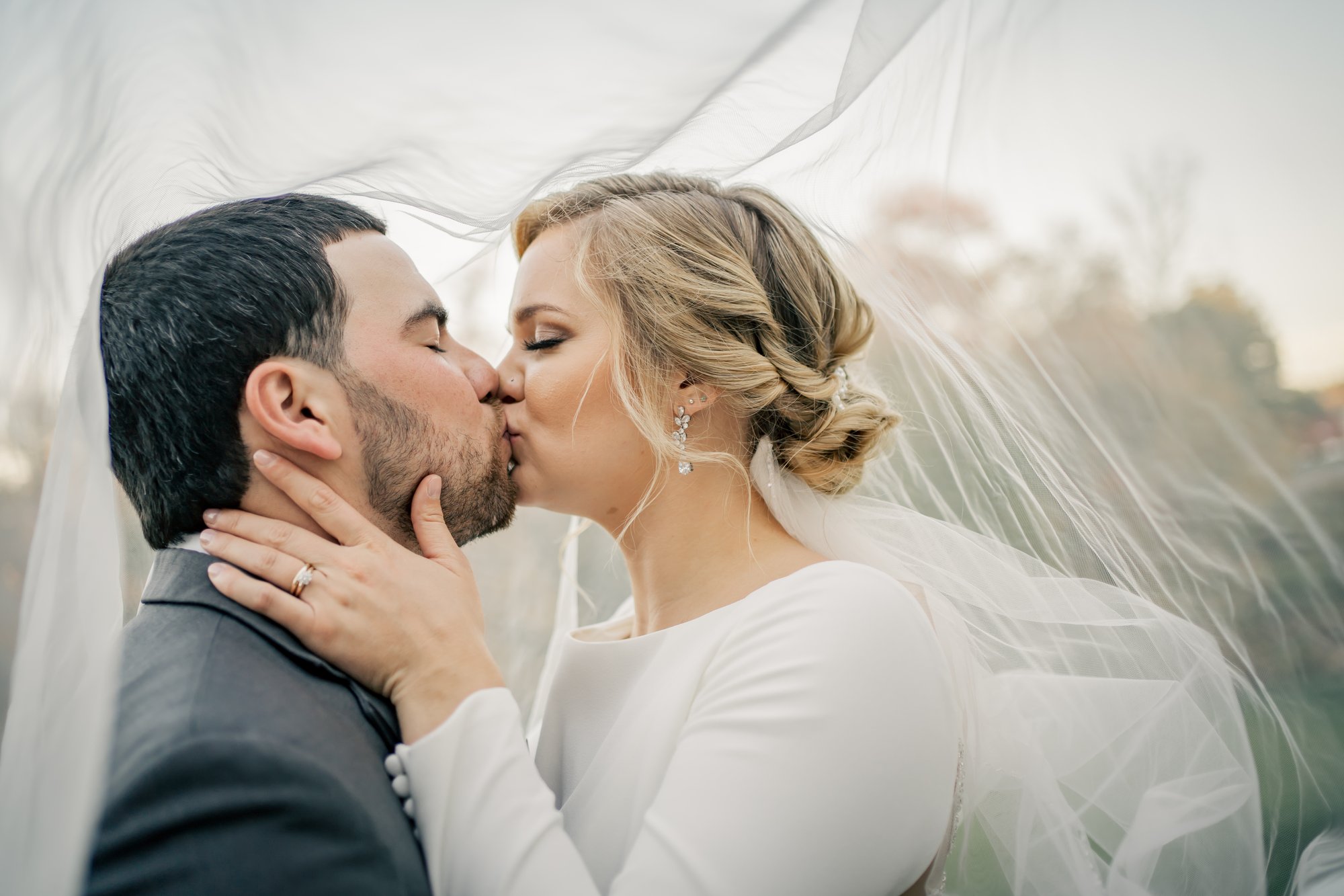 Wedding photo of couple at Golf Club venue in Virginia by Stephanie Grooms Artistry