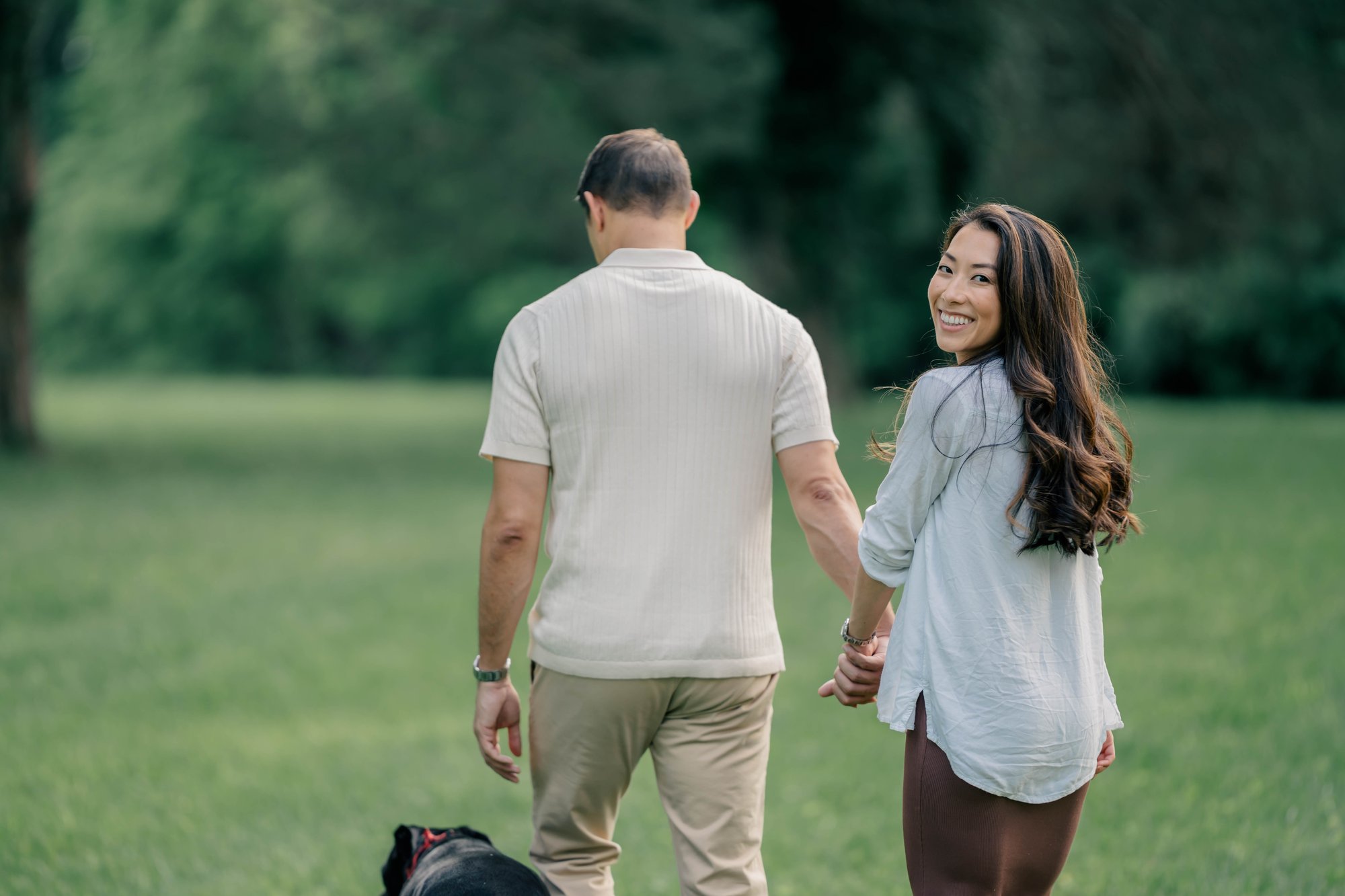 Engagement photo of a couple captured by Virginia wedding photographer Stephanie Grooms Artistry