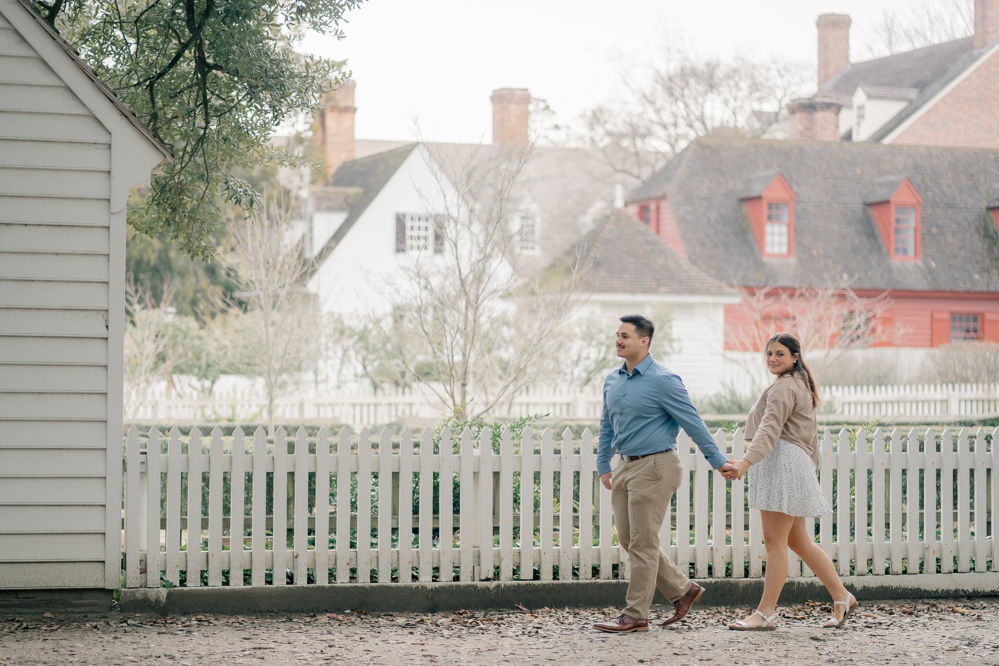 Engagement photo of a couple in Colonial Williamsuburg captured by Stephanie Grooms Artistry