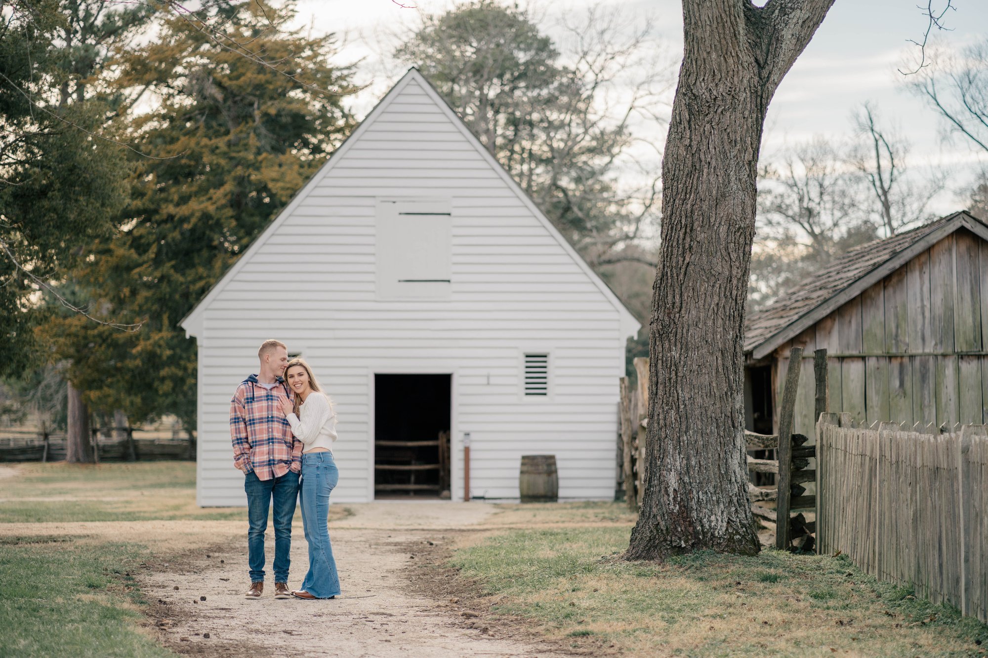 engagement photo of couple in colonial beach virginia captured by stephanie grooms artistry